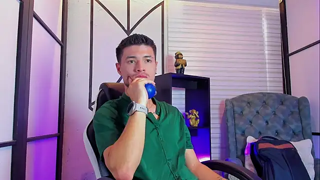 Snapshot of EdwardRoss_ chatting on 09-15-25, 06:41 EdwardRoss online show from 09-15-25, 06:41