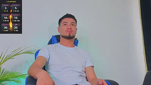 Snapshot of EdwardRoss_ chatting on 10-13-25, 10:32 EdwardRoss online show from 10-13-25, 10:32