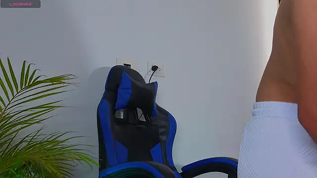 Snapshot of EdwardRoss_ chatting on 11-01-25, 08:00 EdwardRoss online show from 11-01-25, 08:00