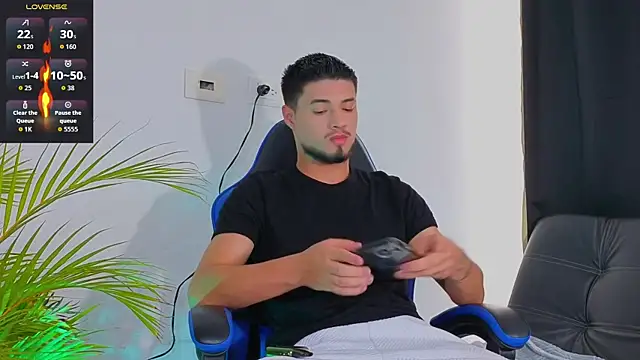 Snapshot of EdwardRoss_ chatting on 11-10-25, 07:46 EdwardRoss online show from 11-10-25, 07:46