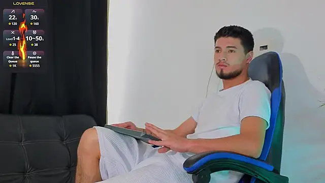 Snapshot of EdwardRoss_ chatting on 11-18-25, 07:18 EdwardRoss online show from 11-18-25, 07:18