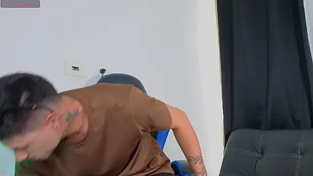 Snapshot of EdwardRoss_ chatting on 11-20-25, 08:19 EdwardRoss online show from 11-20-25, 08:19