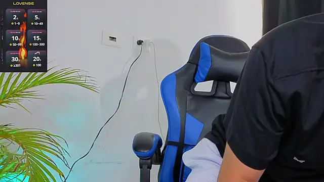 Snapshot of EdwardRoss_ chatting on 11-21-25, 04:27 EdwardRoss online show from 11-21-25, 04:27