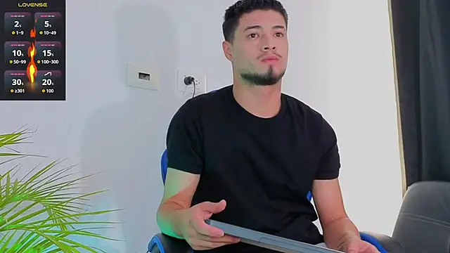 Snapshot of EdwardRoss_ chatting on 11-30-25, 08:35 EdwardRoss online show from 11-30-25, 08:35