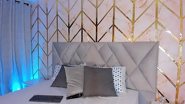 Snapshot of Arianabromw chatting on 12-19-24, 07:07 Arianabromw online show from 12-19-24, 07:07