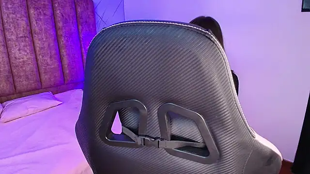 Fluffy Bubble21 online show from 11-30-25, 04:27