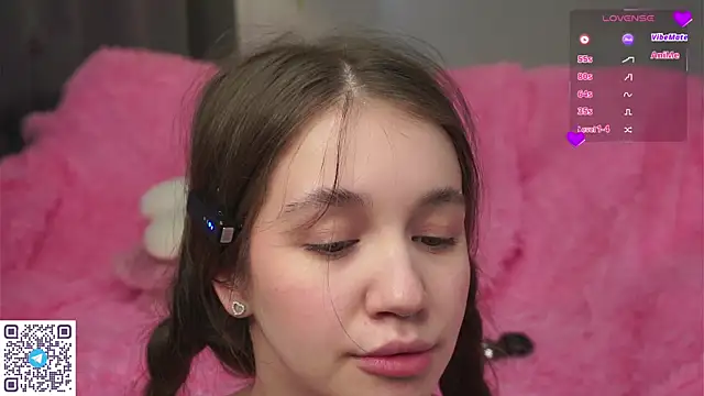 AmiLewis online show from 03-07-25, 04:13