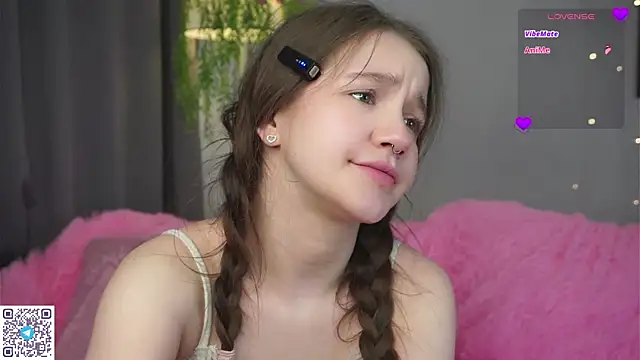 AmiLewis online show from 03-10-25, 04:17