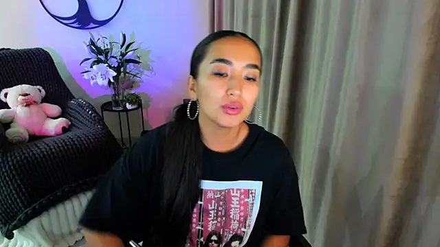 Snapshot of worldofkim chatting on 10-28-25, 08:22 worldofkim online show from 10-28-25, 08:22