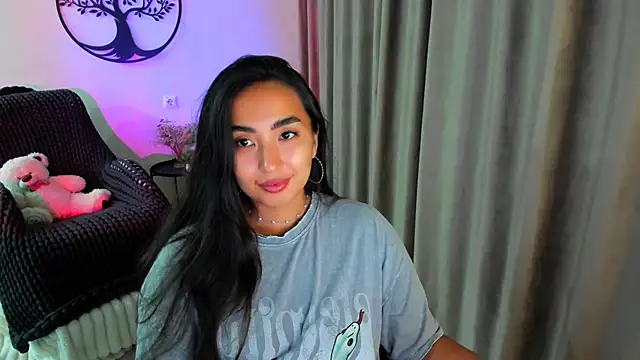 Snapshot of worldofkim chatting on 11-10-25, 06:40 worldofkim online show from 11-10-25, 06:40