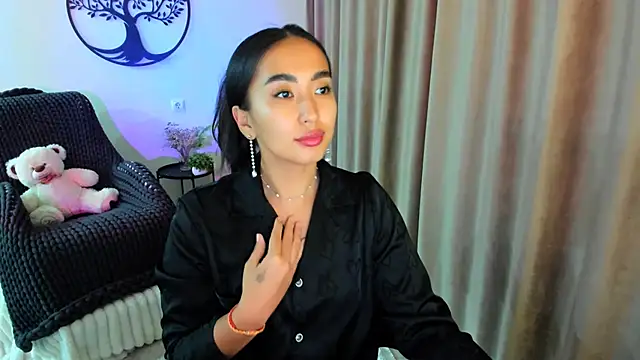 Snapshot of worldofkim chatting on 11-11-25, 10:59 worldofkim online show from 11-11-25, 10:59