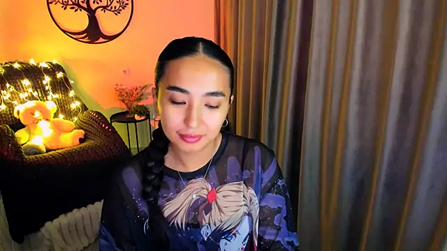 Snapshot of worldofkim chatting on 11-13-25, 10:36 worldofkim online show from 11-13-25, 10:36