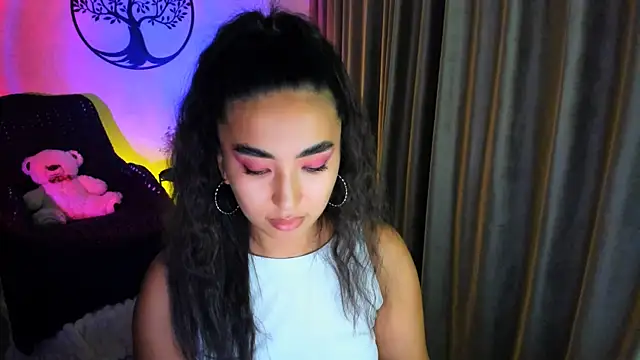 Snapshot of worldofkim chatting on 11-19-25, 08:09 worldofkim online show from 11-19-25, 08:09