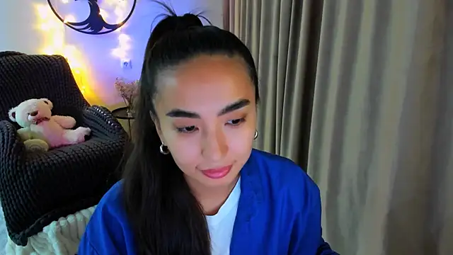 Snapshot of worldofkim chatting on 11-27-25, 12:18 worldofkim online show from 11-27-25, 12:18