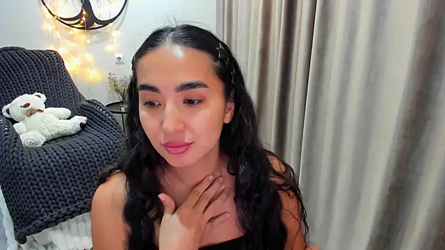 Snapshot of worldofkim chatting on 11-30-25, 09:41 worldofkim online show from 11-30-25, 09:41