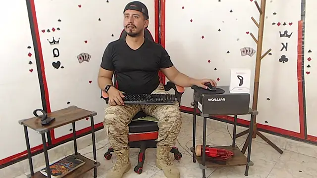 Snapshot of KalethBigDick chatting on 02-05-25, 05:09 KalethBigDick online show from 02-05-25, 05:09