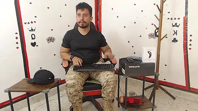 Snapshot of KalethBigDick chatting on 02-05-25, 08:11 KalethBigDick online show from 02-05-25, 08:11