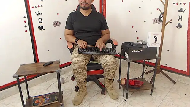 Snapshot of KalethBigDick chatting on 02-05-25, 04:47 KalethBigDick online show from 02-05-25, 04:47