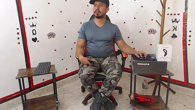 Snapshot of KalethBigDick chatting on 02-06-25, 05:35 KalethBigDick online show from 02-06-25, 05:35