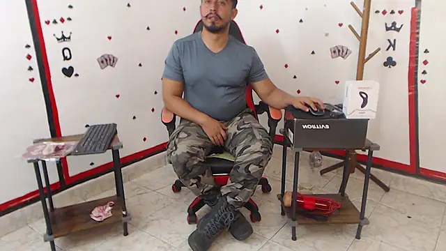 Snapshot of KalethBigDick chatting on 02-06-25, 08:39 KalethBigDick online show from 02-06-25, 08:39