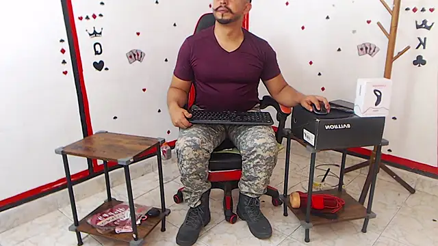 Snapshot of KalethBigDick chatting on 02-07-25, 10:30 KalethBigDick online show from 02-07-25, 10:30