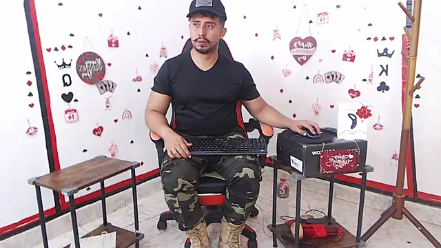 Snapshot of KalethBigDick chatting on 02-12-25, 10:14 KalethBigDick online show from 02-12-25, 10:14