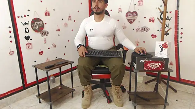 Snapshot of KalethBigDick chatting on 02-27-25, 11:41 KalethBigDick online show from 02-27-25, 11:41