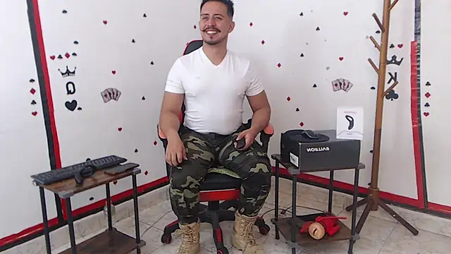 Snapshot of KalethBigDick chatting on 03-05-25, 03:29 KalethBigDick online show from 03-05-25, 03:29