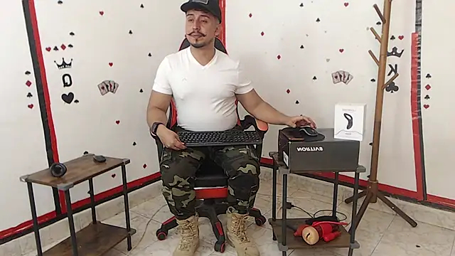 Snapshot of KalethBigDick chatting on 03-06-25, 05:03 KalethBigDick online show from 03-06-25, 05:03