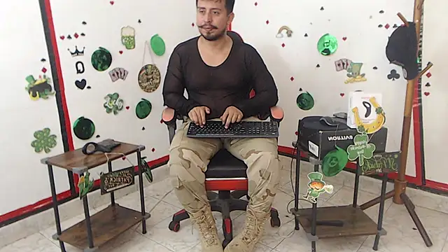 Snapshot of KalethBigDick chatting on 03-21-25, 10:17 KalethBigDick online show from 03-21-25, 10:17