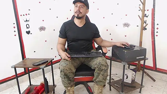 Snapshot of KalethBigDick chatting on 09-19-25, 09:43 KalethBigDick online show from 09-19-25, 09:43