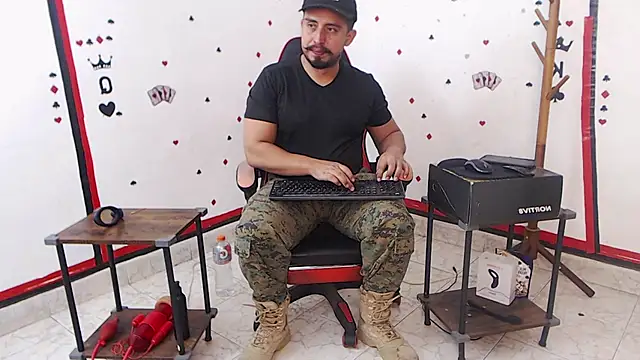 Snapshot of KalethBigDick chatting on 09-19-25, 11:05 KalethBigDick online show from 09-19-25, 11:05