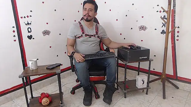 Snapshot of KalethBigDick chatting on 10-04-25, 12:03 KalethBigDick online show from 10-04-25, 12:03