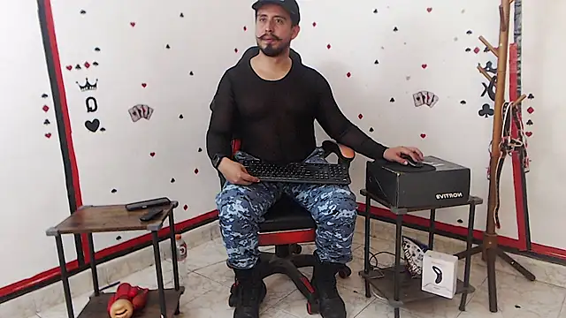 Snapshot of KalethBigDick chatting on 10-08-25, 09:18 KalethBigDick online show from 10-08-25, 09:18