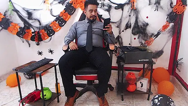 Snapshot of KalethBigDick chatting on 10-27-25, 03:32 KalethBigDick online show from 10-27-25, 03:32