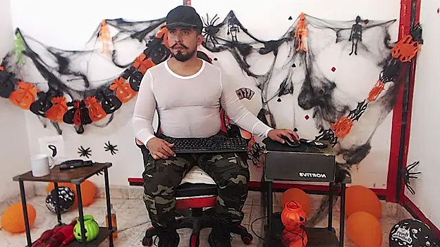 Snapshot of KalethBigDick chatting on 11-01-25, 05:42 KalethBigDick online show from 11-01-25, 05:42