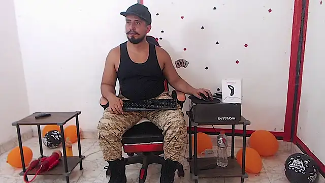 Snapshot of KalethBigDick chatting on 11-04-25, 02:43 KalethBigDick online show from 11-04-25, 02:43