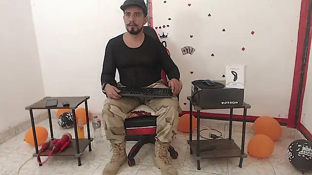 Snapshot of KalethBigDick chatting on 11-05-25, 11:32 KalethBigDick online show from 11-05-25, 11:32