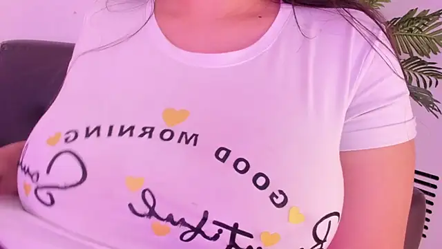 Snapshot of Miia_Thompsonn chatting on 01-11-25, 03:02 Miia Thompsonn online show from 01-11-25, 03:02