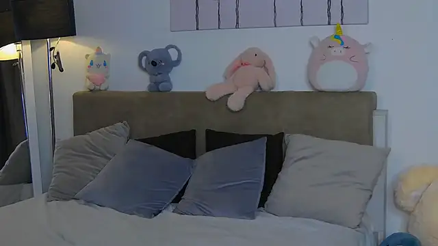 CassKiera online show from 11-06-25, 06:03