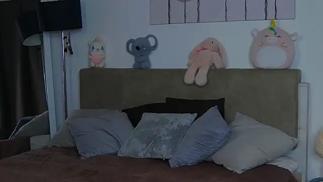 CassKiera online show from 11-14-25, 06:12