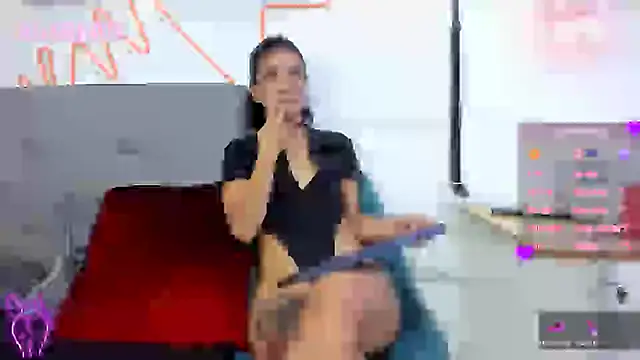 Snapshot of alissonandamy chatting on 02-13-25, 12:21 alissonandamy online show from 02-13-25, 12:21