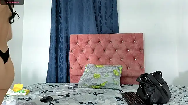 Snapshot of alissonandamy chatting on 05-01-26, 12:10 alissonandamy online show from 05-01-26, 12:10