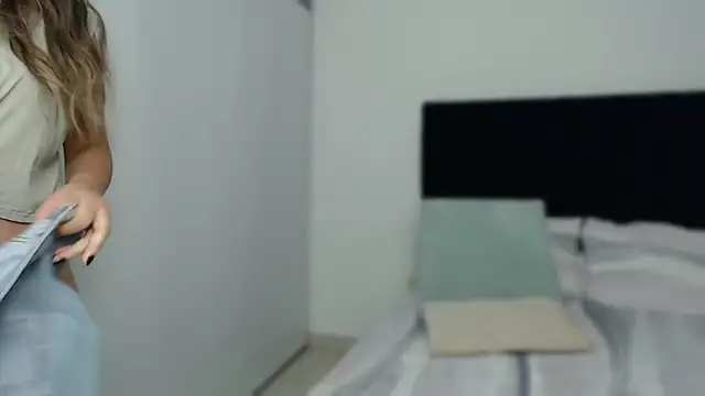 alliee mod online show from 02-02-25, 04:15