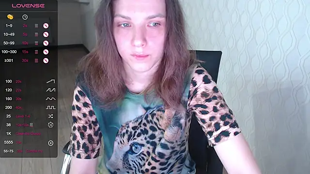 Snapshot of LisaHeart chatting on 12-19-25, 07:43 LisaHeart online show from 12-19-25, 07:43