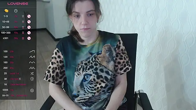 Snapshot of LisaHeart chatting on 12-21-25, 05:53 LisaHeart online show from 12-21-25, 05:53