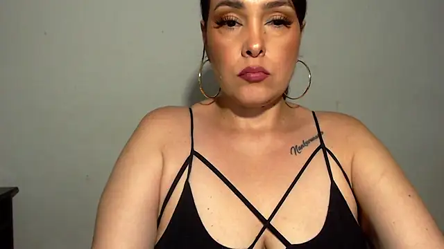 Snapshot of Miss_Agatha chatting on 10-11-25, 02:33 Miss Agatha online show from 10-11-25, 02:33