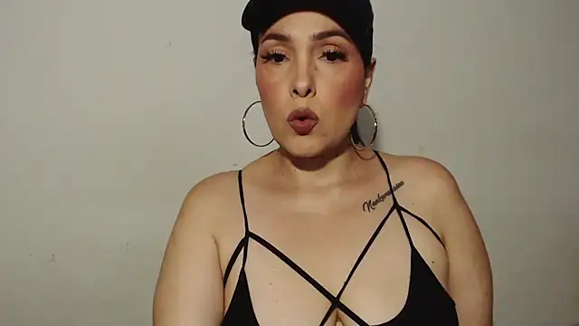 Snapshot of Miss_Agatha chatting on 10-12-25, 09:58 Miss Agatha online show from 10-12-25, 09:58