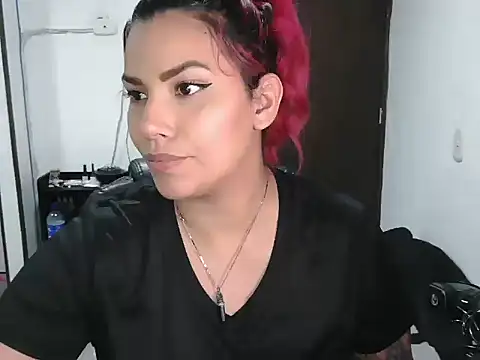 Snapshot of CarolinaRincon chatting on 02-23-25, 01:46 CarolinaRincon online show from 02-23-25, 01:46