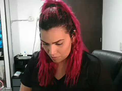 Snapshot of CarolinaRincon chatting on 02-27-25, 10:31 CarolinaRincon online show from 02-27-25, 10:31